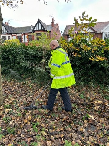GMPWigan's tweet photo. #OperationSceptre officers from the Wigan Neighbourhood team, and a volunteer, carried out searches with metal detectors. To discover any weapons that may have been stashed to be used in crime. The tactic was successful with four weapons being recovered and items of drug use. https://t.co/qPfrfOct9S