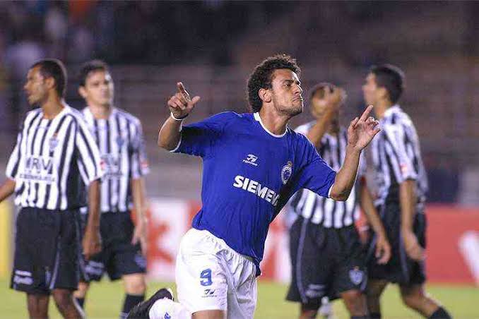 Noitedecopa's tweet photo. 🦊🎯 Top 10 artilheiros do Cruzeiro no século XXI !! 

Post - 4

1️⃣ Fred - 78 Gols ⚽ 
2️⃣ Wellington Paulista - 75 Gols ⚽ 
3️⃣ Alex - 64 Gols ⚽ 
4️⃣ Marcelo Moreno - 53 Gols ⚽ 
5️⃣ Arrascaeta - 50 Gols ⚽ 
6️⃣ Thiago Ribeiro - 49 Gols ⚽ 
7️⃣ Thiago Neves - 41 Gols ⚽ 
8️⃣ Willian Bigode - 40 Gols ⚽ 
9️⃣ Ricardo Goulart - 38 Gols ⚽ 
🔟 Kleber Gladiador - 38 Gols ⚽

Siga a série : #Século21NC

📰 Noite de Copa | Mateus Alcântara |Dep. De Estatística

🖥️ Curtiu esse conteúdo? Então segue nós e acompanhe nosso trabalho!

#NoitedeCopa #LukeKane #Cruzeiro #raposa #artilheirosdocruzeiro