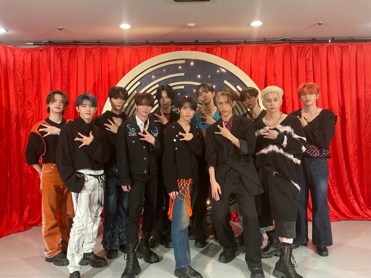 besthitskayosai's tweet photo. ／
　このあと❗️
　みんなで踊ろう！ 　　　
　同期3組 夢のコラボメドレー🕺
＼

INIはBE:FIRSTと
Rocketeerを披露🚀

#ベストヒット歌謡祭
#INIなにわビーファコラボ
#INI #BEFIRST https://t.co/I19e0ltUA3