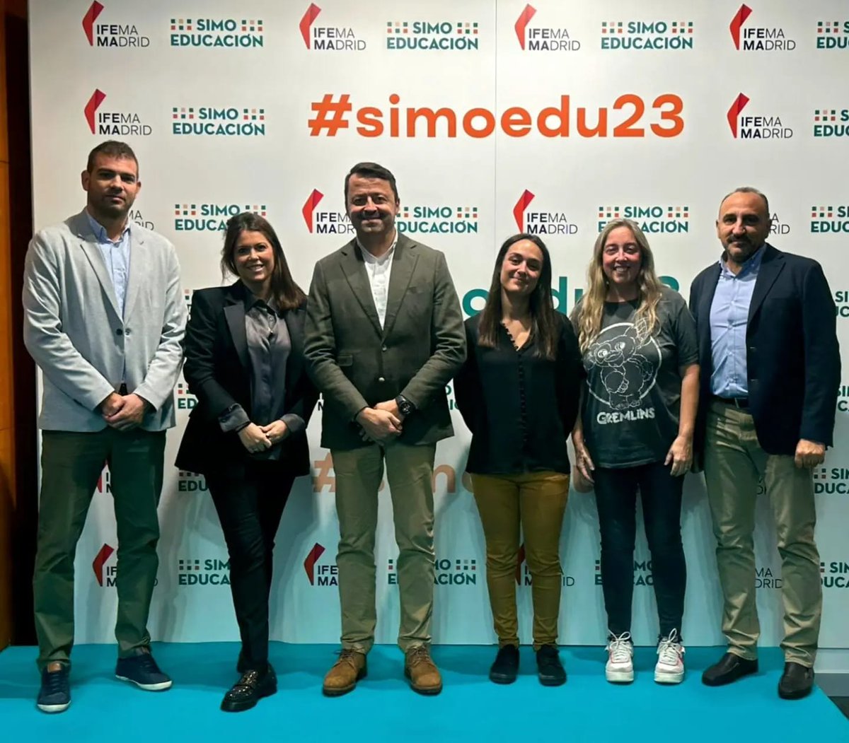 CDE_Segovia's tweet photo. Hemos asistido a @SIMOEDU_ para acompañar al CRA Los Llanos en la exposición de su proyecto sobre programación y robótica.
🙌🏽 Enhorabuena por ser seleccionados como experiencia innovadora y gracias a todos los docentes y alumnos implicados.
#SIMOEDU23 #CompDigEdu_SG
@educacyl https://t.co/LwDllOBaeD