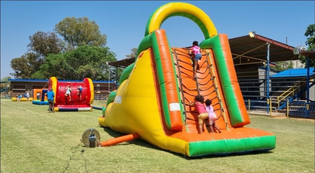 tapimanzi's tweet image. Mobile inflatable obstacle course opblaas hindernis baan 
tapimanzi.co.za teambuildsouthafrica.co.za schoolteambuilding.co.za #opblaashindernis #inflatableobstaclecourse