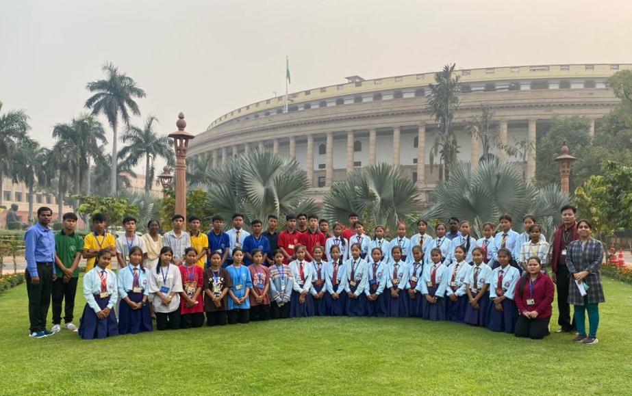 LokSabha_PRIDE's tweet photo. Budding Blooms at Sansad Bhavan 🏛️!
A group of Students🧑🎓 accompanied by their Faculty from #Tularam Memorial Good Shepherd School,Gunjung, #Assam, had an inspiring study📖 visit to the Parliament House🏛️ today!
#studyvisit
#parliamentHouse
@LokSabha_PRIDE
@LokSabhaSectt https://t.co/D2XZkr9UHI