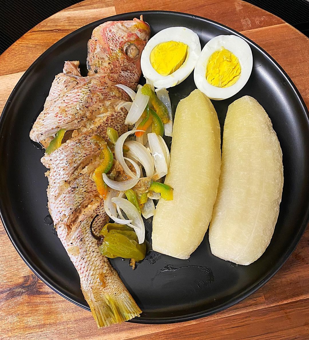CiviqueEtmoral's tweet photo. Jounen an nou ka komanse konsa. 
#Pwason ak #Bannann #Poban 
Dans la Cuisine haïtienne 🇭🇹 https://t.co/umsTuDKQ2e