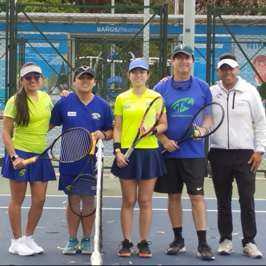 Procesoscultur1's tweet photo. Un montón de hermosos momentos🪙🪙🪙, nos deja el torneo interno de dobles 🎾🎾🎾 Team López By Heel. 🥇🥈🥉

Gracias, Gracias, Gracias. 🙏🙏🙏

@heelcolombia @jorgearaque8129 @eduardo_otalora @nata.lopezz.__ @daniela_c_perez @marco.a.buitrago.3 @santiagowmp @claudia_santiago04 https://t.co/60obPp02vK