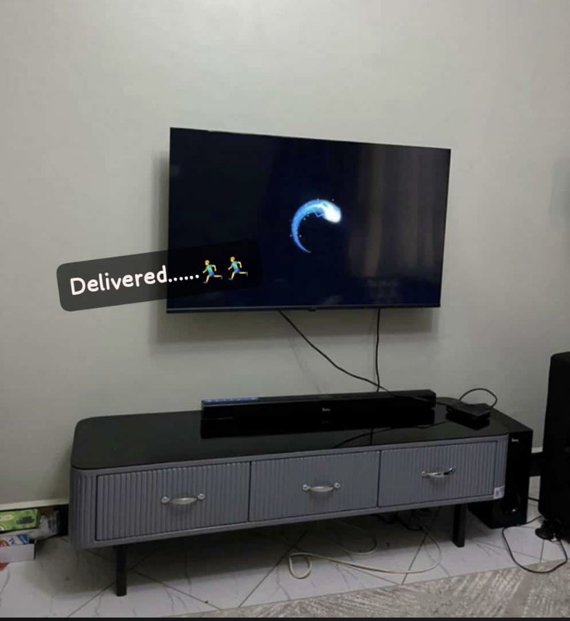 The Furniture Guy tweet media