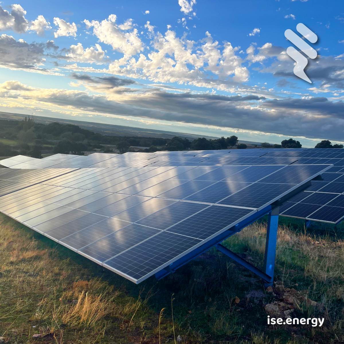 Llevamos la energía del ☀ a cada rincón de la península para fomentar el uso de una #energía #sostenible.

Hemos puesto en marcha más de 8️⃣ 0️⃣ MW de #autoconsumo desde 2019, lo que permite evitar la emisión de más de 34.000 Toneladas de CO2 cada año a nuestros clientes.