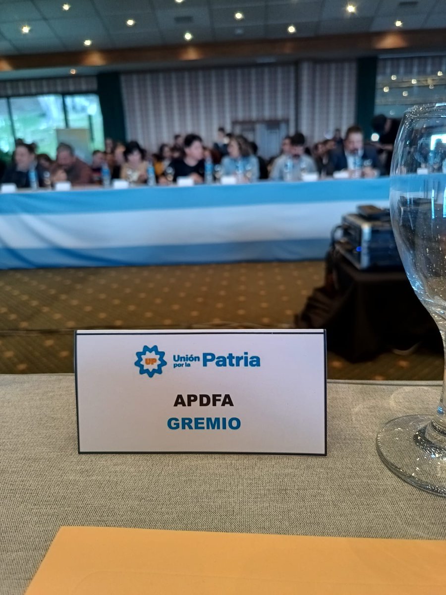 APDFApuertosOK's tweet image. Compañeros de la Seccional Atlántico Sur - Tierra del Fuego junto a dirigentes sindicales, políticos y sociales firmaron un documento de unidad en apoyo a la fórmula presidencial Massa-Rossi.
Para defender la educación pública, la salud, el trabajo, la industria y la soberanía.