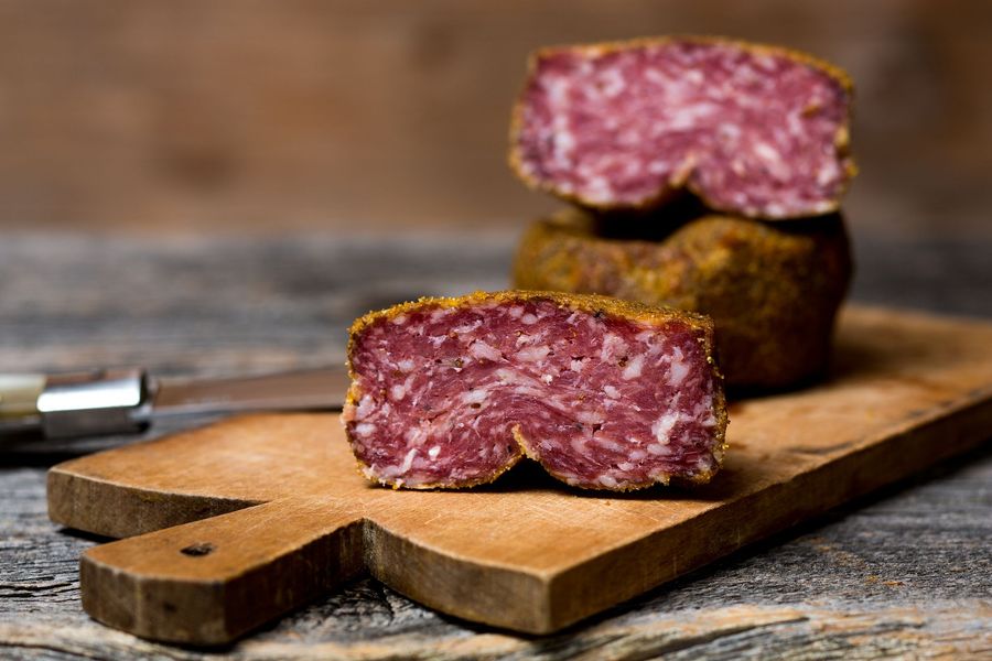 VisitFVG's tweet photo. 🧐 #FVGquiz: conoscete questo salume?
Indizio: si tratta di un prodotto originario delle valli del pordenonese.

#FVGlive #iosonofvg #fvgtaste https://t.co/e3BVGyC7JH