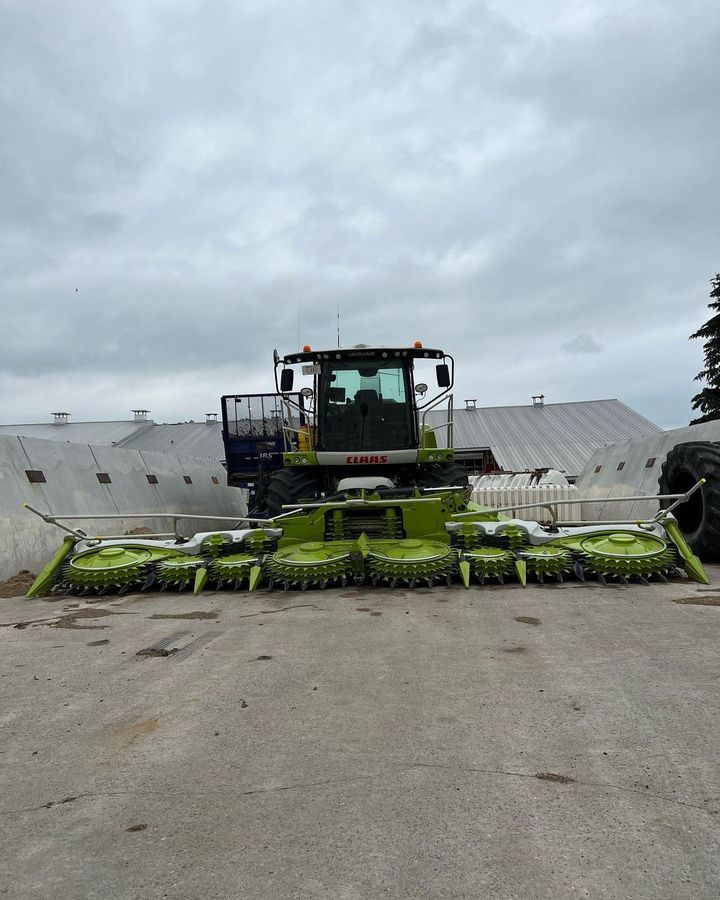 Congrats to bhl_farms on Instagram for the fantastic addition of their new ORBIS 900 header! 🎉 If you're ready to get chopping, Canada West Harvest Centre has you covered.  Call us today at +1 306 978 2300!