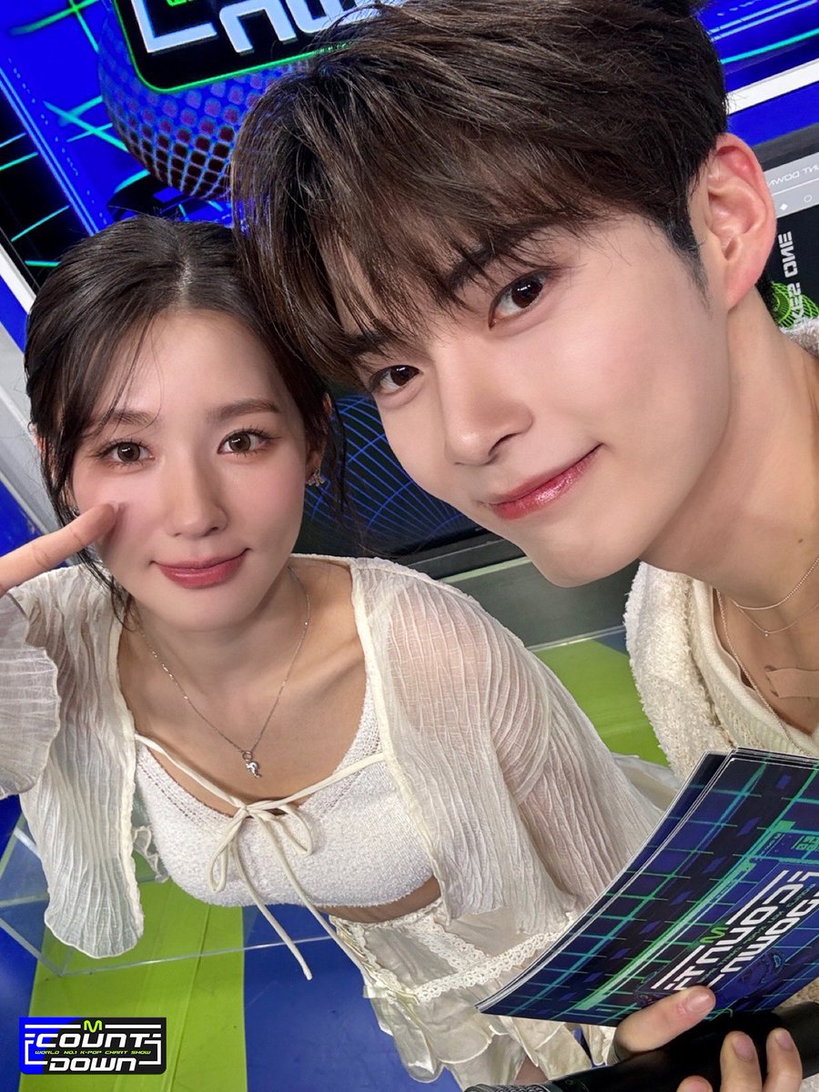A hundred episodes and a thousand days later.. here are MC!Myeon’s last official selfies with no other than Hanbin-ie. 💚