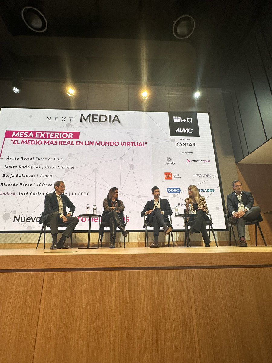 KnowMediaLab's tweet image. Primera edición de Next Media, excelente acogida por parte de la industria publicitaria, los nuevos desafíos de los medios y de las marcas. Cambio y adaptación cada día más necesarios y acelerados. #nextmedia #medios #publicidad #marcas #comunicacion #radio #audio @AIMC_es #i+a