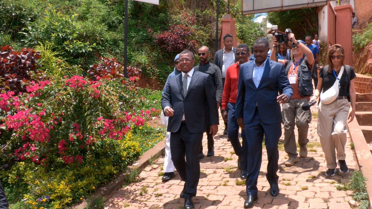 Cleophasmalala's tweet photo. ccompanied the Social Democratic Party of Madagascar Presidential candidate Hon.Siteny Randrianasoloniaiko, to cast his vote in the ongoing Madagasca Presidential Elections. 
#KaziNiKazi
#LeadershipBeyondBorders
#UDAParty https://t.co/31GuYBVBvZ