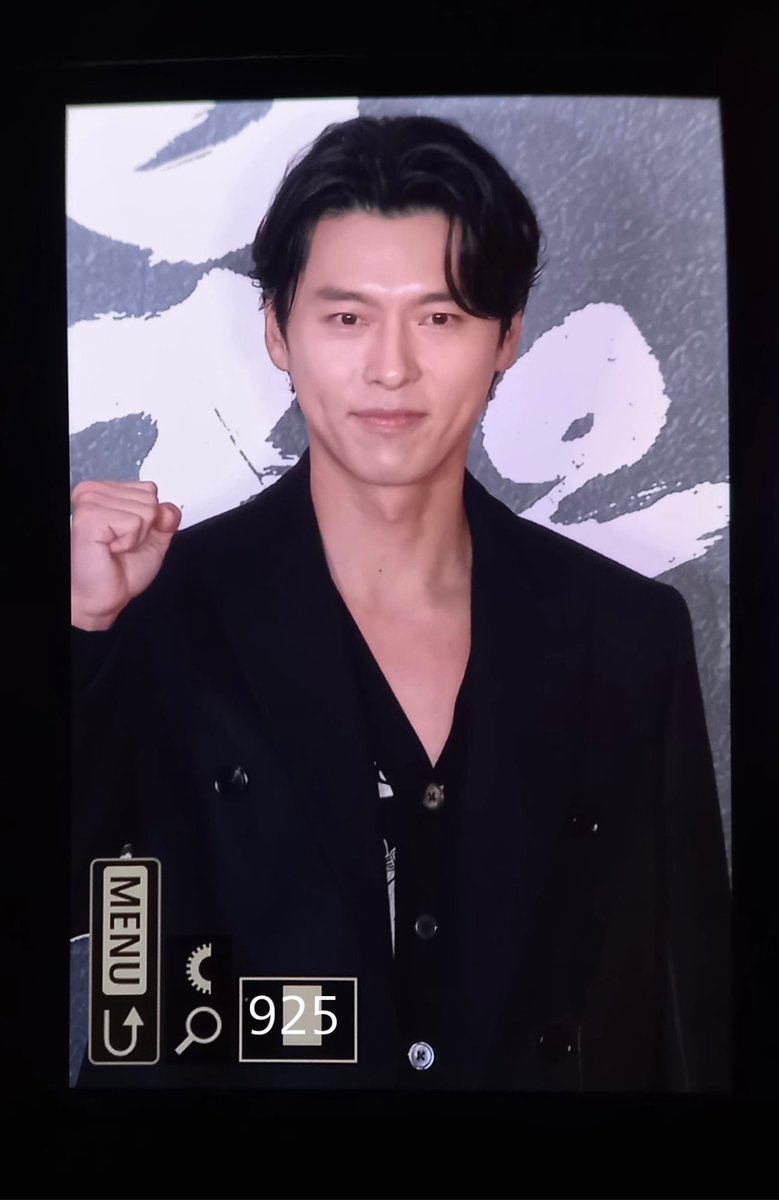 BINIVERSE925's tweet photo. 231116 서울의 봄 VIP 시사회 PREVIEW

#현빈 #김태평 #Hyunbin #ヒョンビン #玄彬 https://t.co/EgSSjhSpLm