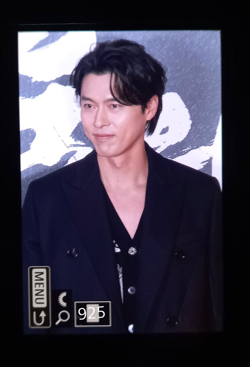 BINIVERSE925's tweet photo. 231116 서울의 봄 VIP 시사회 PREVIEW

#현빈 #김태평 #Hyunbin #ヒョンビン #玄彬 https://t.co/EgSSjhSpLm