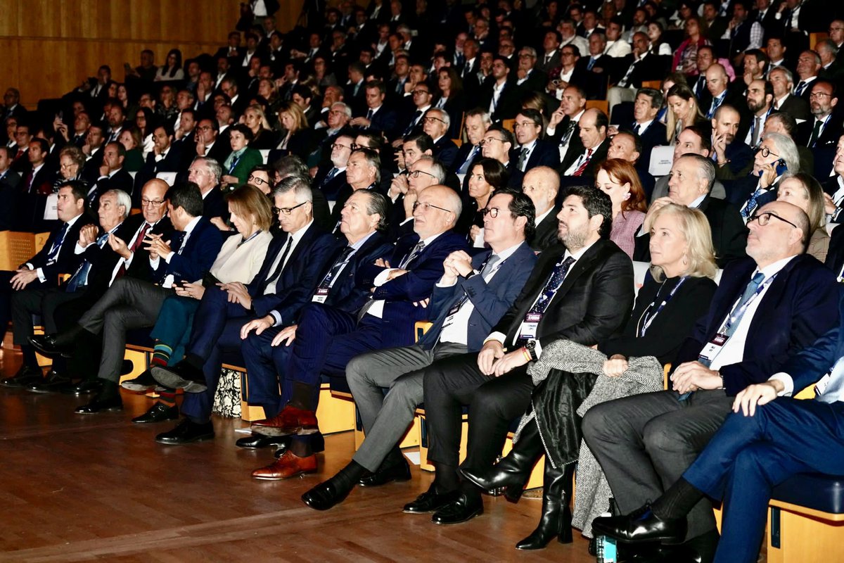 LomanaGloria's tweet photo. Exitazo de la convocatoria de #QuieroCorredor 👏para urgir al corredor del Mediterráneo.
🔺25 años de retraso
🔺promesas incumplidas 
🔺Nos jugamos el futuro”
🔺1.800 empresarios/as pidiendo que finalicen ya las obras.

Un honor reclamar este movimiento junto a Juan Roig @Mercadona, @agaramendil @CEOE_ES y Mariló Dancausa @bankinter, Josep Oliu @BancoSabadell y tantos #líderes referentes 🙌