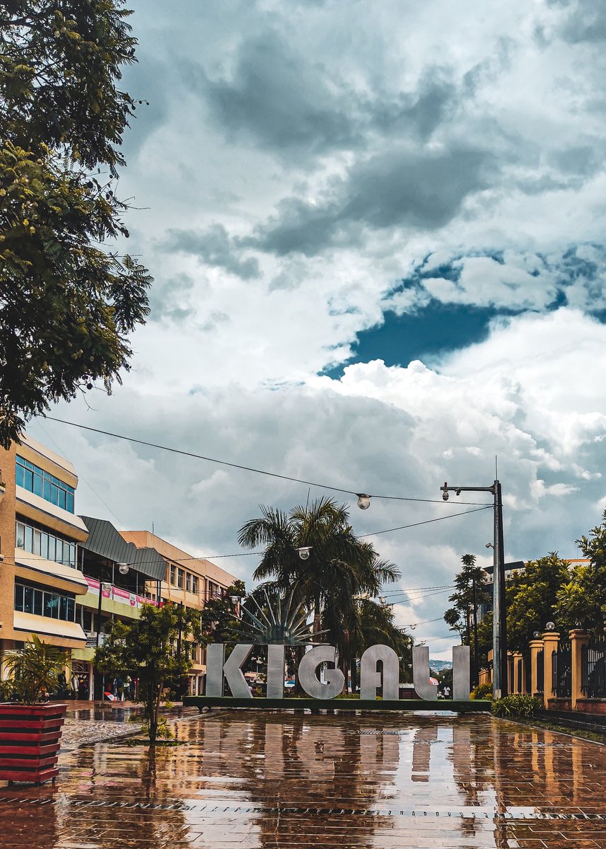 NDIZEYELionel's tweet photo. Mwibuke kwifubika.🌧️🥶
📍 Imbuga City Walk
🕒 14:01
📸 By Me https://t.co/2qyr3JU0iH