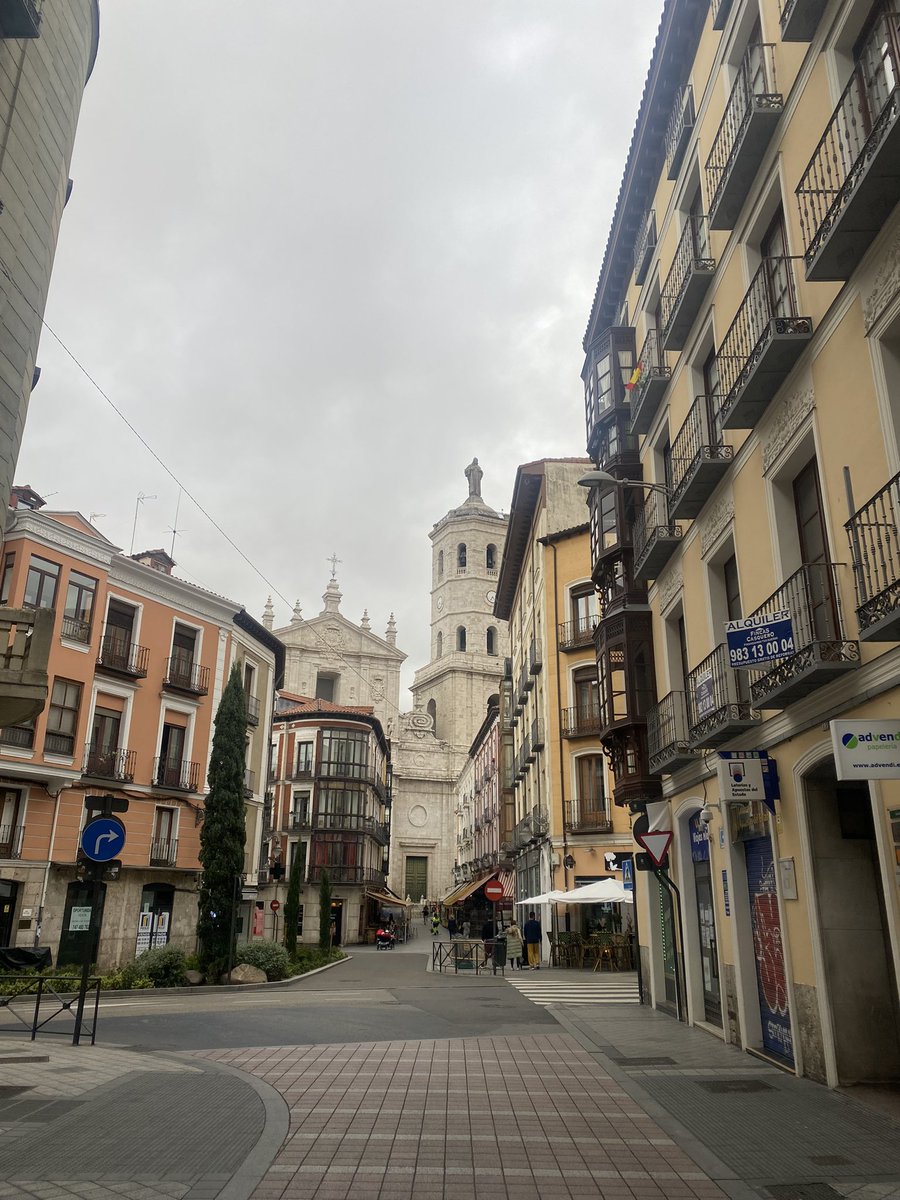 A Valladolid al Congreso d’Investigación en cuidados i Congreso iberoamericano de investigación cualitativa en salud 🔎📝. 
Dies de compartir moltes reflexions sobre la recerca de les cures infermeres en un espai diferent i amb bona companyia 🤗.
 #Inves23 #XCIICS