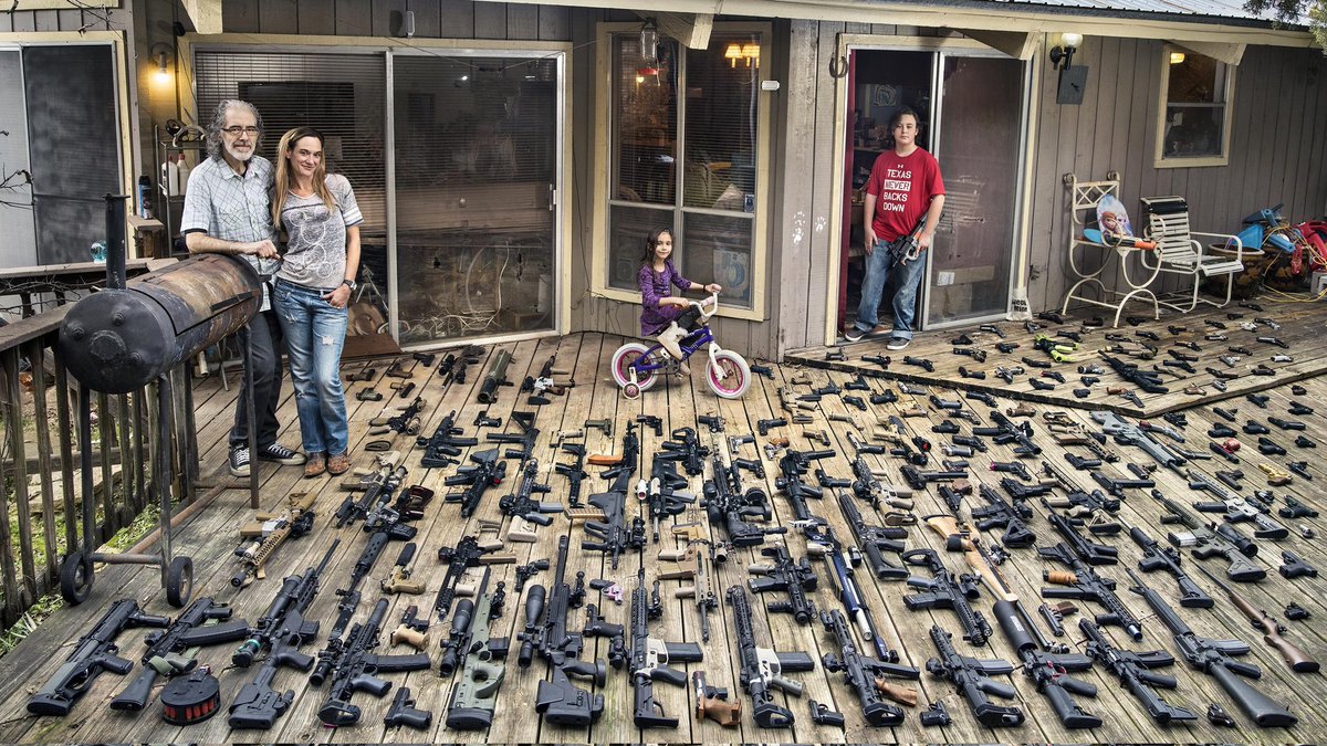 Alex_Oloyede2's tweet image. Normal American family Vs Hamas HQ