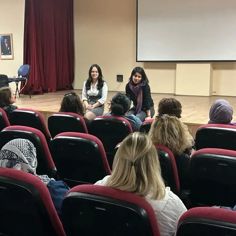 BatikentHalkevi's tweet photo. Bugün muhtarlık kampanyamız kapsamında meme kanseri farkındalık etkinliğimizi gerçekleştirdik. @metamazon_tr derneği kurucusu Canan Perdahlı'nın hayatını anlatan belgeselin ardından Dr. Gülnihal Saltabaş ve Dr. Nur Karagöz ile Meme Kanseri üzerine sohbet ettik. https://t.co/XiAhwhirC1