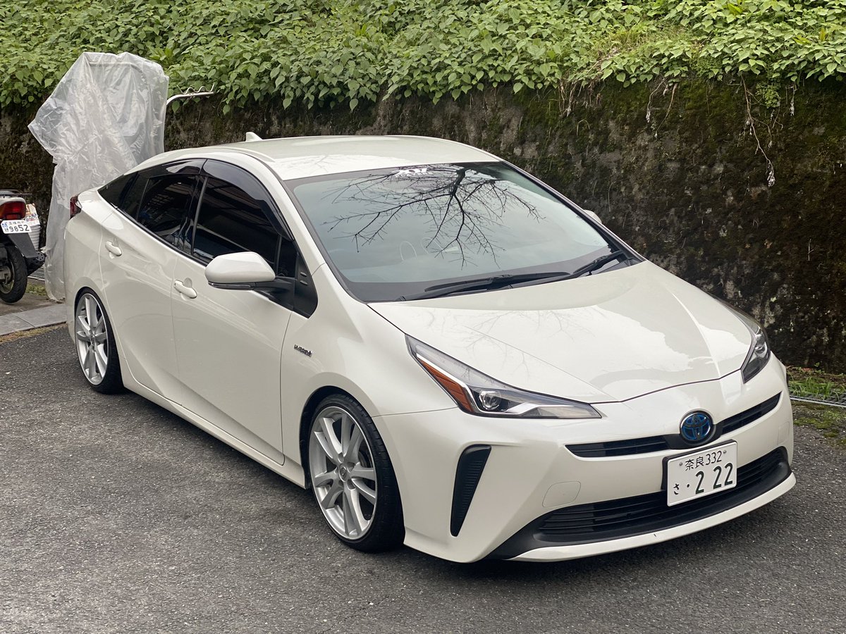buhki123's tweet photo. この車は車高さげるつもりなかったけど結局我慢できひんだから車高はほどほどにホイールはIS純正の8.5j通しで。
これで通勤のモチベーションは上がった笑 https://t.co/ftbYUVmB78