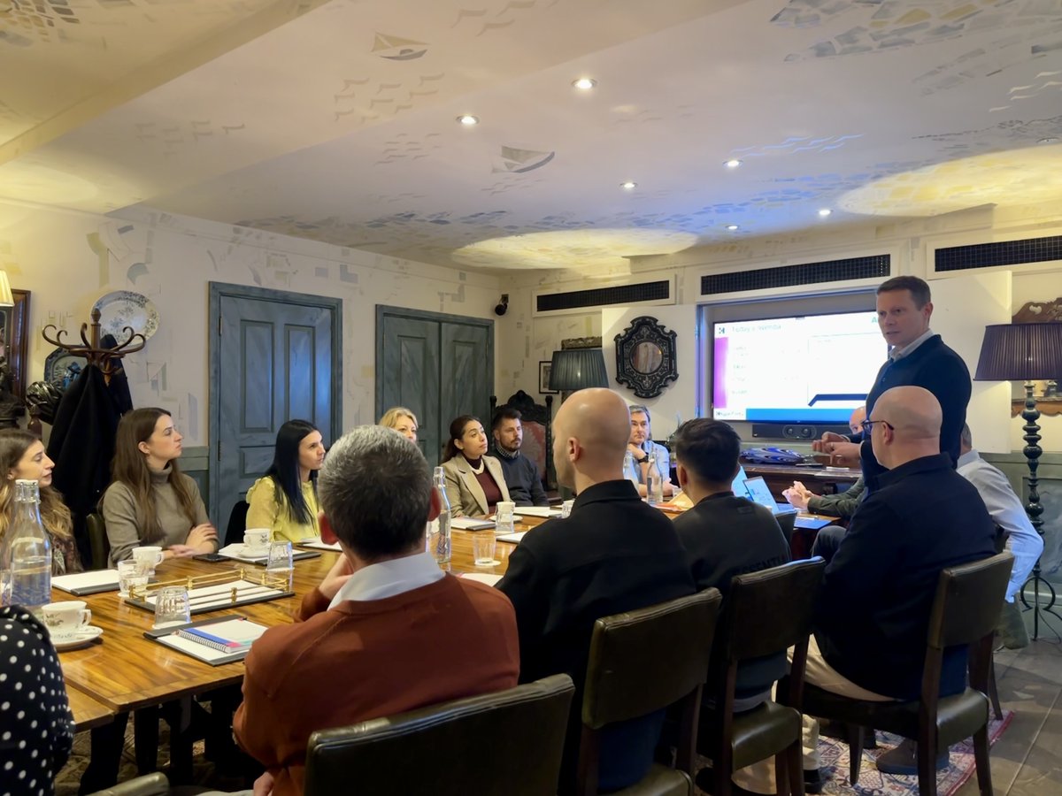hyperfinity's tweet image. Is #retailmedia on your radar?🤔
Last week's roundtable with @asda focused on just that. Themes included:
👉 The benefits are threefold - for retailers, suppliers and customers.
👉 Retail media goes hand-in-hand with customer loyalty.
👉 Objective measurement is key.
