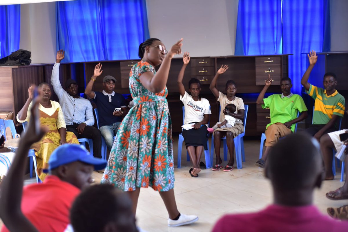 Omollojnr01's tweet photo. "When auditing in our groups let's not focus on the negatives but dwell in the positives for the progress of our groups" this was a call from @rhoda_otieno of @Wanavijiji_sdi during the ongoing @MuunganoKisumu network building meeting held today in Obunga.
#Community4Community. https://t.co/S38LUZONvC