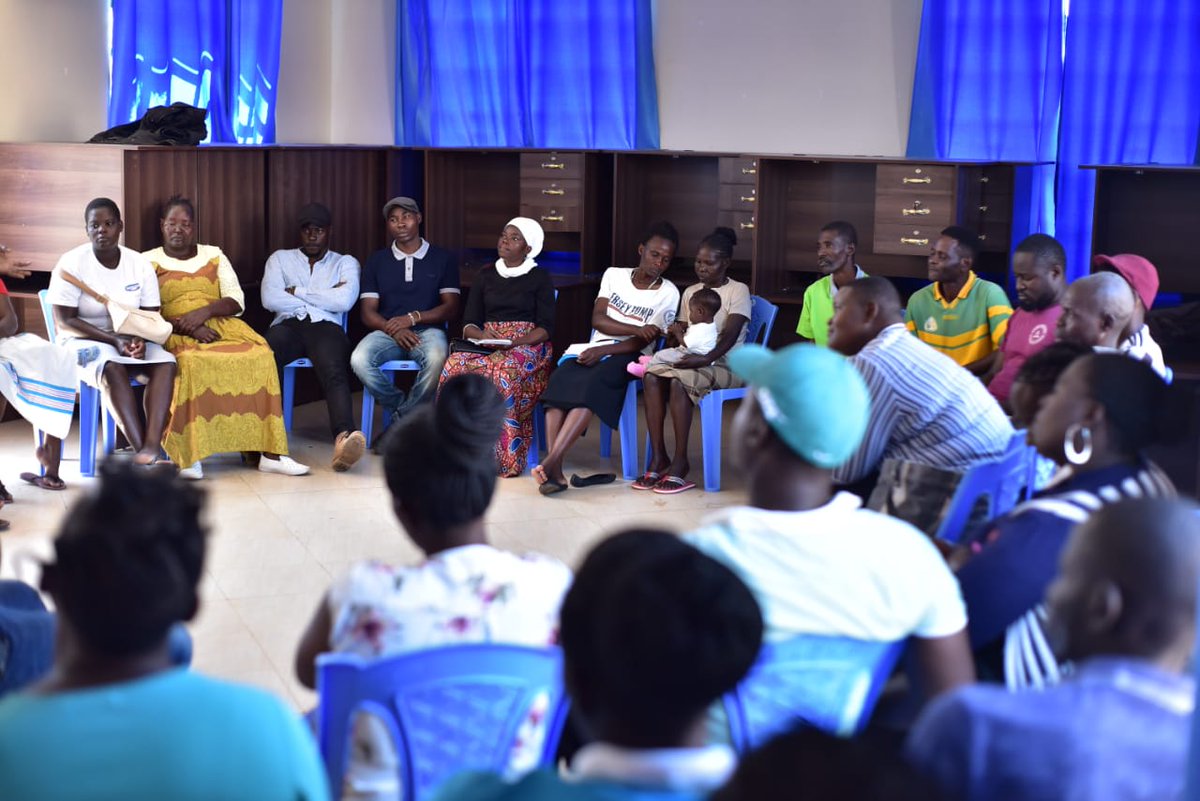 Omollojnr01's tweet photo. "When auditing in our groups let's not focus on the negatives but dwell in the positives for the progress of our groups" this was a call from @rhoda_otieno of @Wanavijiji_sdi during the ongoing @MuunganoKisumu network building meeting held today in Obunga.
#Community4Community. https://t.co/S38LUZONvC