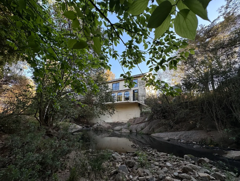 Diagametse's tweet photo. Parkhurst Spanish inspired villa renovation, Johannesburg https://t.co/47QRYBMdz2