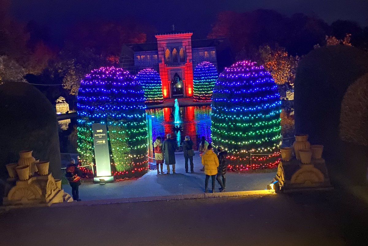 StuttgartInside's tweet photo. Christmas Garden Stuttgart - tolle Veranstaltung - super organisiert steckt wirklich eine Menge Fleiß und Herzblut drin, danke C2 Stuttgart für die Einladung, empfehlenswert ⭐️⭐️⭐️⭐️⭐️ #cristmasgardenstuttgart #c2stuttgart #orginic #kesselliebeweine #stuttgartinsideapp https://t.co/IwyskwGGfb
