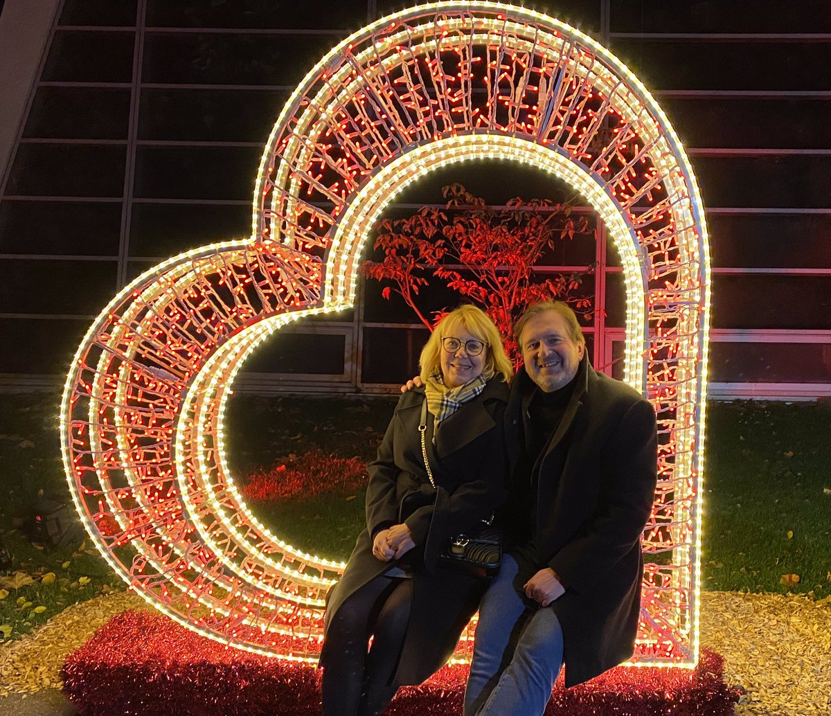 StuttgartInside's tweet photo. Christmas Garden Stuttgart - tolle Veranstaltung - super organisiert steckt wirklich eine Menge Fleiß und Herzblut drin, danke C2 Stuttgart für die Einladung, empfehlenswert ⭐️⭐️⭐️⭐️⭐️ #cristmasgardenstuttgart #c2stuttgart #orginic #kesselliebeweine #stuttgartinsideapp https://t.co/IwyskwGGfb