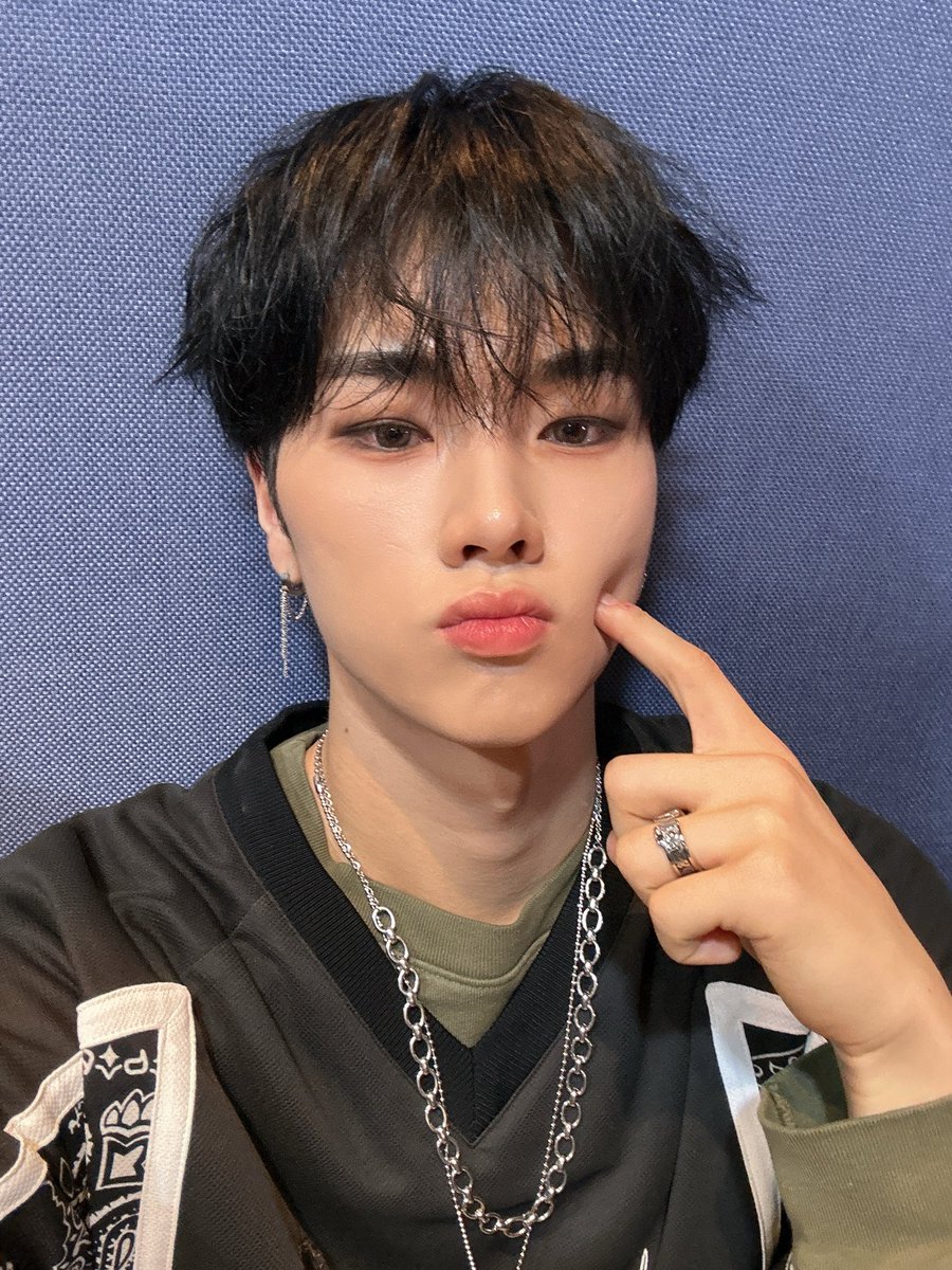 XH_official's tweet photo. 월화수목금토일 매일매일 함께하고 싶어😉

#정수 #Jungsu 
#뎡듀 #엠카보컬챌린지 #Seven https://t.co/Q8rxiLwaiY