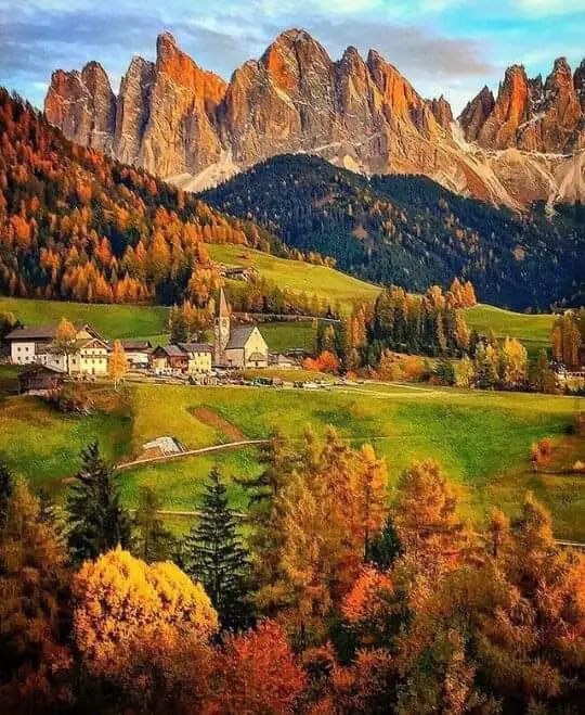 Scuolazzurri1's tweet image. AUTUNNO_FALL 🍁 
SCUOLAZZURRI.COM 🇮🇹 
#funesvalley #altoadige #fall #landscape #Amazing #tourist #stories #culture #places #perspective #foliage #italian #mediterranean #beautiful #everyday #picoftheday