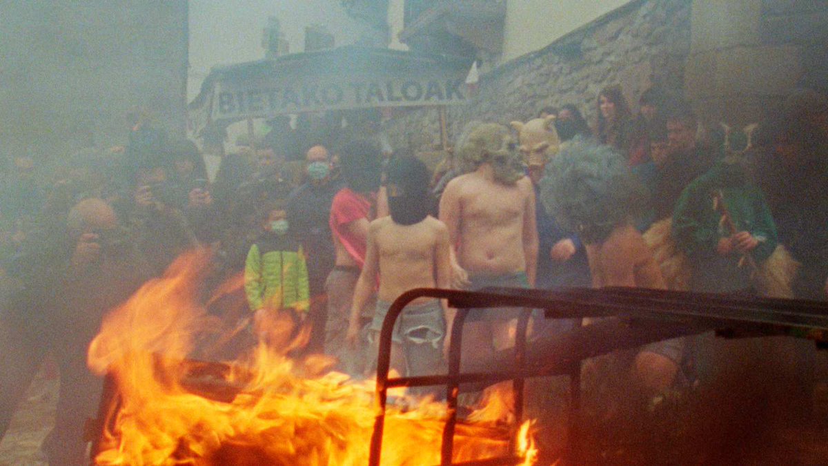sesibergeret's tweet photo. Negu Hurbilak, de Colectivo Negu, es un film sobre la violencia silenciosa después del conflicto vasco. Una película que con muy pocas palabras, dice muchas cosas, que con muy pocos elementos construye con tremenda consistencia
@alternativafest
17/11 18.30h CCCB
19/11 20h MACBA https://t.co/yy20aE8ErM