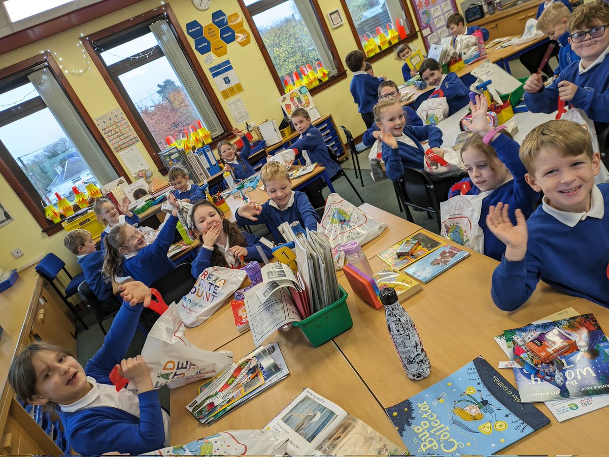 P3MWPS's tweet image. We love our #ReadWriteCount bags! Thanks so much @scottishbktrust! Happy book week everyone!💕📚🎉 @BookWeekScot