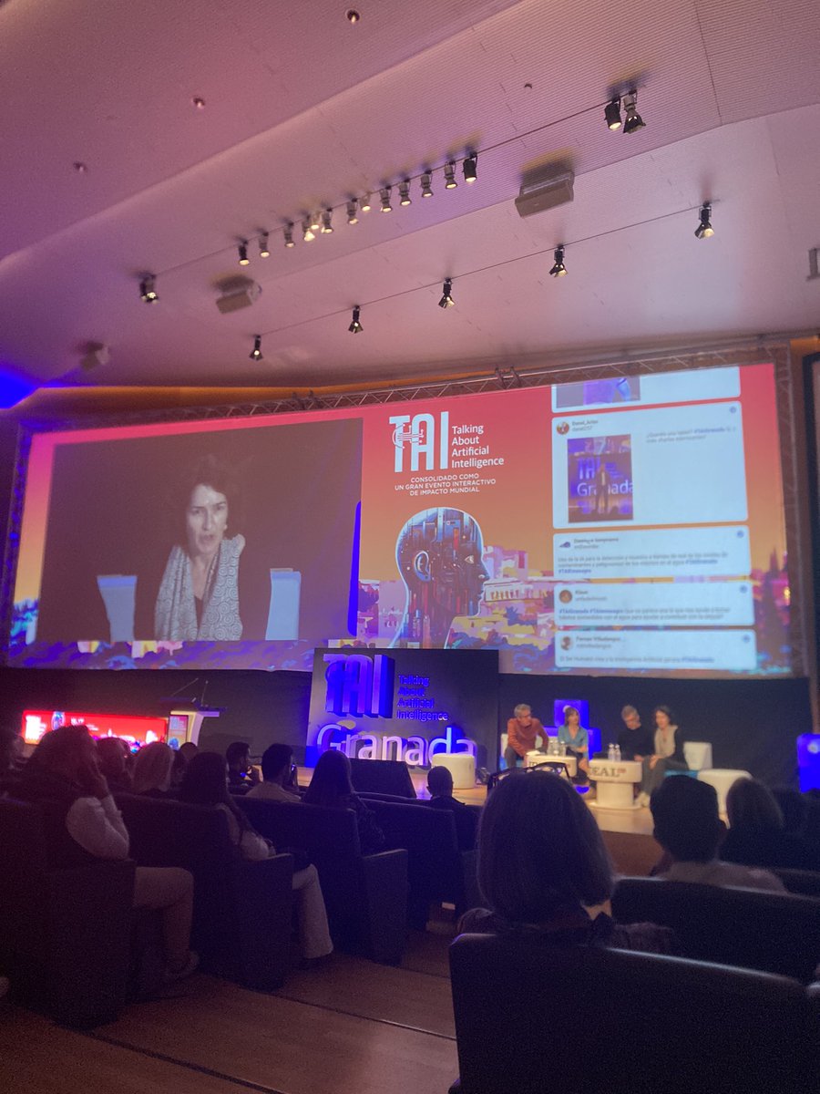 txapao's tweet photo. Muy interesante la mesa redonda de guionistas de cine y tv e IA en #TAIGranada https://t.co/gt2UOc6ung