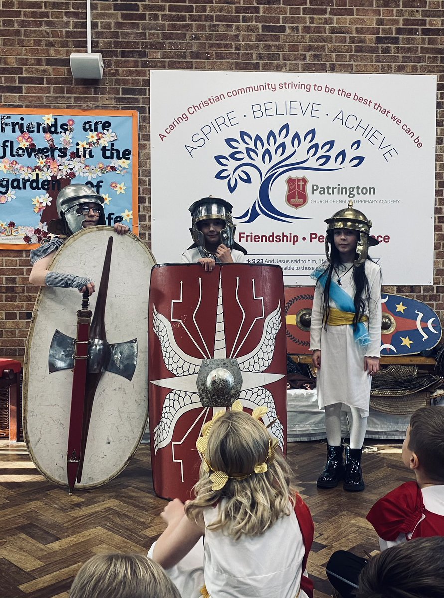 PatPriAcad's tweet photo. History comes to life with #histroicalinterpretations. What a great day in Year here at Patrington Primary CE Academy. We explored artefacts, tried on armour and learned so many new facts about the Roman Empire and its influence on the world! #pat4history #pathistory https://t.co/EQGZpu2bAS