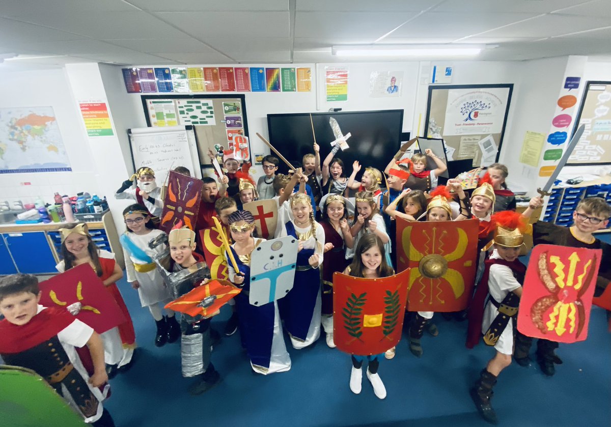 PatPriAcad's tweet photo. History comes to life with #histroicalinterpretations. What a great day in Year here at Patrington Primary CE Academy. We explored artefacts, tried on armour and learned so many new facts about the Roman Empire and its influence on the world! #pat4history #pathistory https://t.co/EQGZpu2bAS