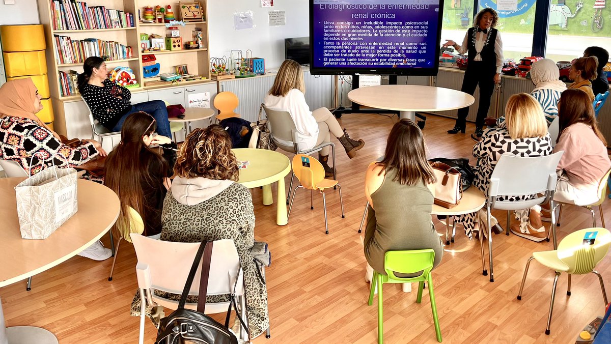 Paco de la Cerda (@pacodelacerda_) on Twitter photo Un grupo de #espiasrenales han visitado el <a href="/HospitalUVRocio/">HospitalUVRocio</a>, buscando pistas y realizando pruebas que mejoren la salud de sus riñones…
Gracias a <a href="/alcergiralda/">ALCER Giralda</a> por la organización y a los padres y niños de nefro por su participación e ilusión <a href="/pediatriaHUVR/">Pediatría y Áreas Específicas HUVR</a> Un grupo de #espiasrenales han visitado el <a href="/HospitalUVRocio/">HospitalUVRocio</a>, buscando pistas y realizando pruebas que mejoren la salud de sus riñones…
Gracias a <a href="/alcergiralda/">ALCER Giralda</a> por la organización y a los padres y niños de nefro por su participación e ilusión <a href="/pediatriaHUVR/">Pediatría y Áreas Específicas HUVR</a>