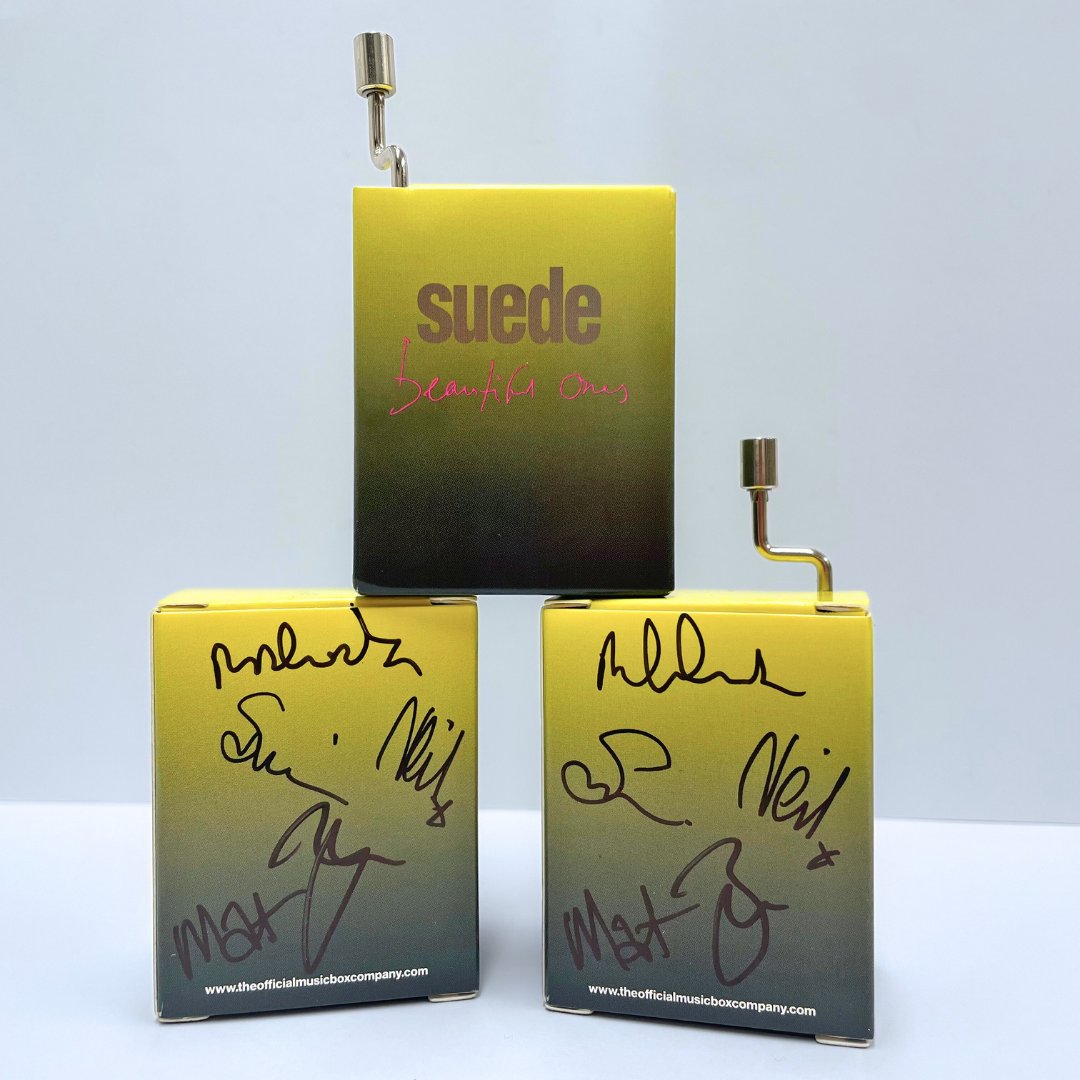 Who would like to win a signed @suedeHQ 'Beautiful Ones' Music Box? 💛Follow @ofclmusicboxco , Retweet & Tag a friend to enter. 🖤 1 RT = 1 entry. RT as many times as you'd like! Winner will be announced on Thurs 23rd Nov. We will contact you via DM. Good luck!