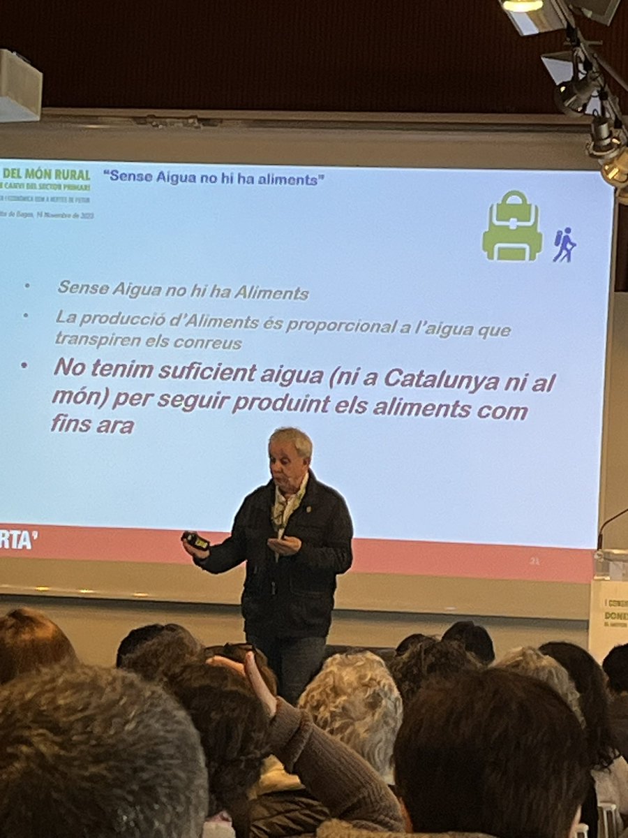 Se necesitan 3500 litros de #agua, para producir los alimentos que cada europeo consumimos a diario de media.
<a href="/JoanJGG/">Joan Girona Gomis</a> 
Hoy en el I Congrés <a href="/DonesMonRural/">Associació de Dones del Món Rural</a> 

#sectoragroalimentario
#somrurals #somessencials
#productors #Elaboradors 
#benvingutapages #somgastronomia