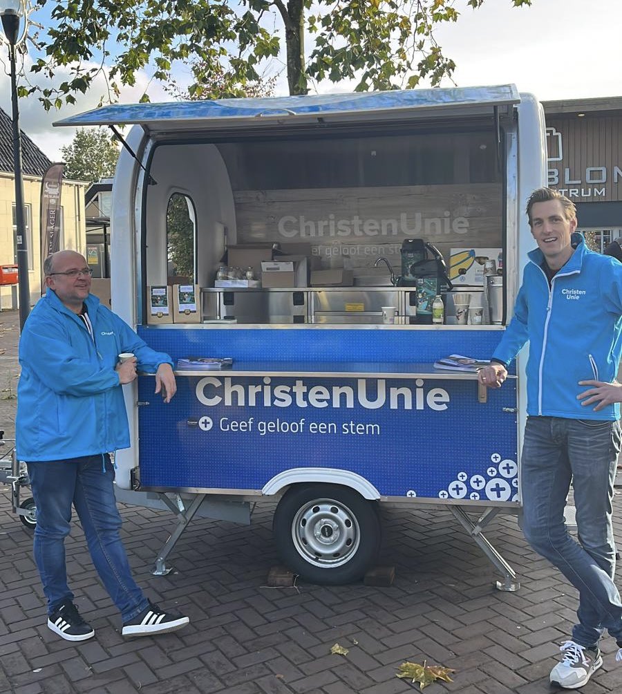 Vanmiddag staan we op de markt in Leek, morgenochtend in Grootegast en morgenmiddag in Zuidhorn. Kom gezellig langs. We willen graag met je in gesprek!