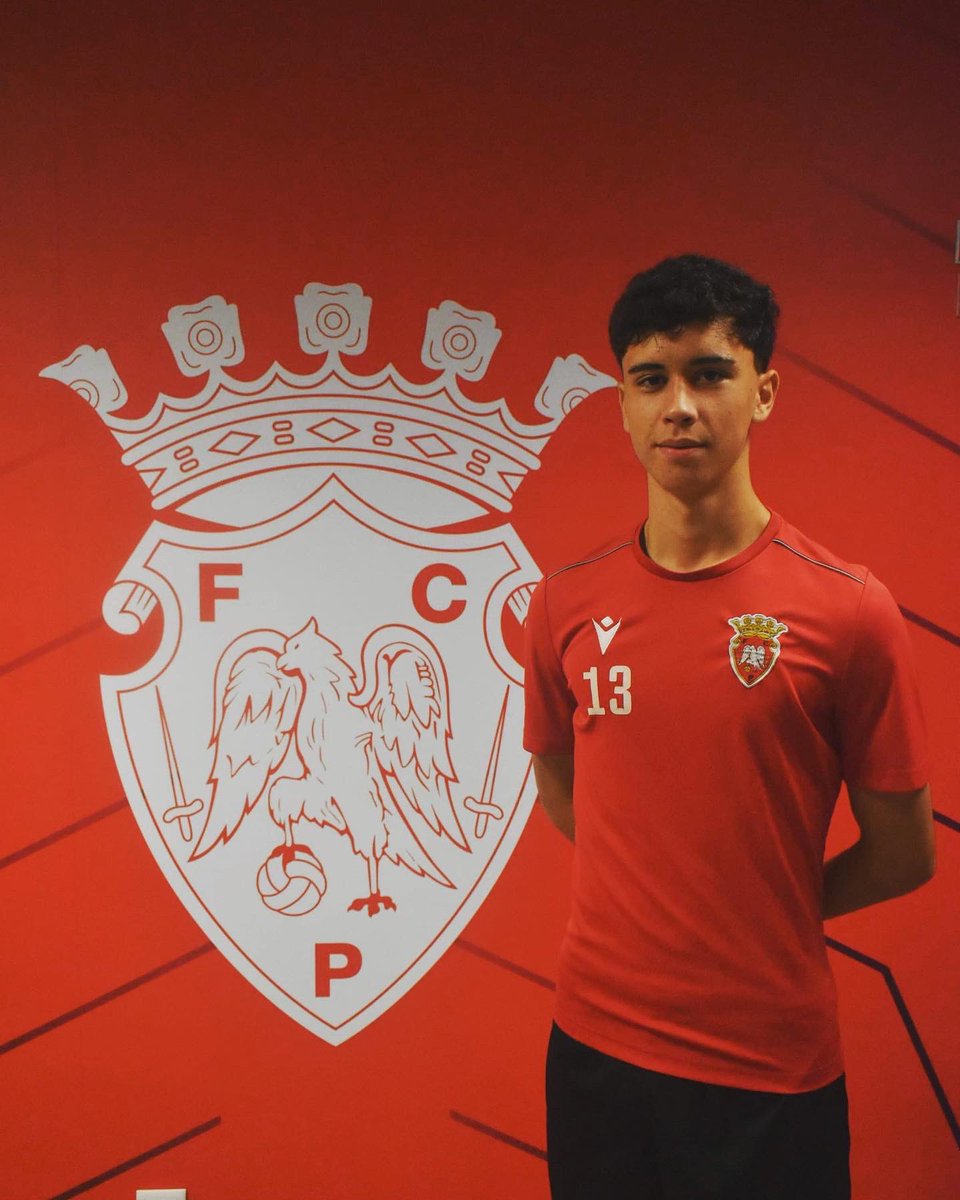 Luisinho e Tomàs Ribeiro, jovens da formação do FC Penafiel, encontram-se a trabalhar com a equipa sénior desde o início da temporada 🫡✅

#penafielemmarcha