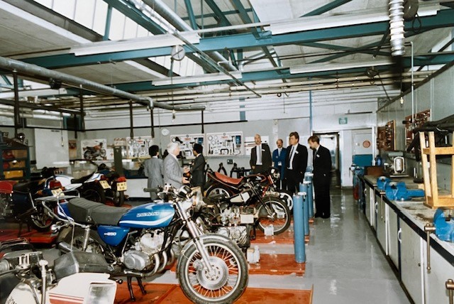 EdinCollegeHist's tweet photo. Delegates from Toyota visiting the Vehicle Body Trades department at Stevenson College's Sighthill campus in 1989.

#mechanicalengineering  #motorbike #Toyota #furthereducation #edhist #histed #Mechanic https://t.co/s0m30fNoE9