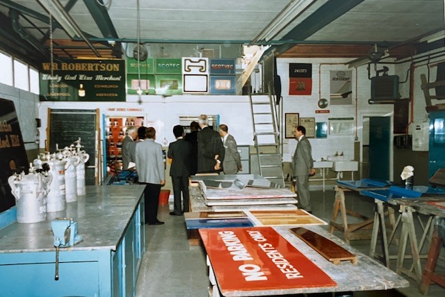 EdinCollegeHist's tweet photo. Delegates from Toyota visiting the Vehicle Body Trades department at Stevenson College's Sighthill campus in 1989.

#mechanicalengineering  #motorbike #Toyota #furthereducation #edhist #histed #Mechanic https://t.co/s0m30fNoE9