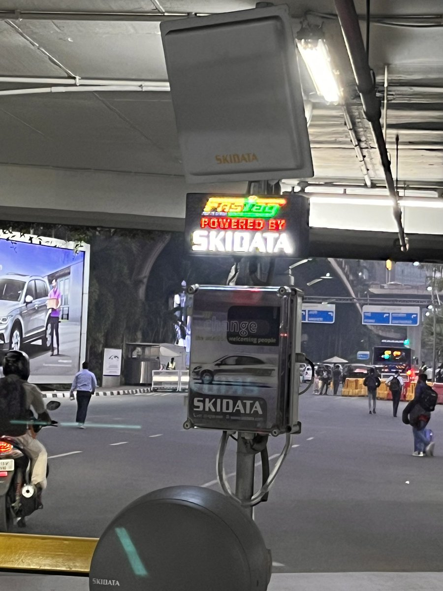HiRajnish's tweet photo. @NHAI_Official @fastagofficial Why Parking goons at Mumbai airport don’t collect parking charges thru FASTag and insist on paying through their slips, saying machine is out of order every time, when one can very well see the FASTag scanner light on. Whose pocket is my parking money going into ??? https://t.co/0COMeV5Alr