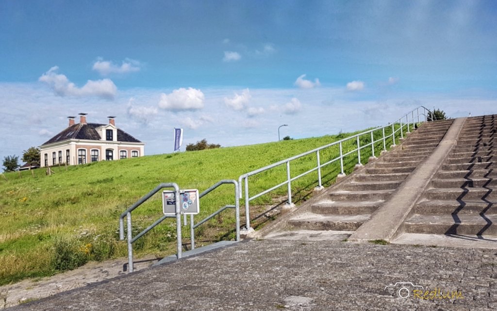 idafm's tweet photo. "Gain diek
Gain laand
Gain leev'm"
🤳#dijk Zoutkamp
waar nu gewerkt wordt aan brug en Hunsingosluis, N388 #gestremd tot 8 dec.
(in de gemeente @HetHogeland @provgroningen https://t.co/18iqbn645A
