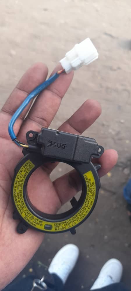 samatimemagari's tweet photo. 🚨MUHIMU : Kwa Mitsubishi Outlander Owners ukilijua hili utasave 250K..
.
Na pia kama gari yako ina steering angle sensor hili linakuhusu pia..
.
Ukienda kubadilisha Stabilizer link au Tie rod end Kabla hawajaanza kupiga nyundo chomoa terminal za battery.. 
.
Usipochomoa battery kuna uwezekano mkubwa wa kuua  Steering Angle Sensor (SAS) yenye thamani ya around 250K++..
.
.
Garage za kisasa mambo ya nyundo washaachana nayo  wana removal za hizo kitu bila nyundo..
.
.
Ila kama ndo umejikuta uko kwa fundi nyundo basi mwambie agonge taratibu..
.
Maana kuna garage gari inapigwa nyundo mpaka unaionea huruma..
.
.
Na kama mgongaji hayuko vizuri hata ABS sensor anaweza ziletea shida..
.
Sasa tuwe makini bora fundi akuone mnoko lakini asikuuingize kwenye gharama ambazo hujapanga..
.
I hope umepata kitu thanks to repost na mwingine apate kitu..
.
Kwa ushauri kwa lolote kuhusu magari njoo whatsapp 0714547598..
.
Asante