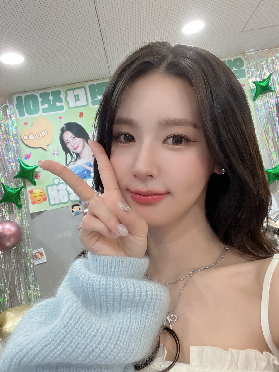 official_i_dle's tweet photo. [📸] 231116 @ #엠카운트다운

미연이 준비한 따뜻한 선물, 잘 받아보셨나요?
기쁠 때나 슬플 때나, 매주 목요일 네버랜드의 행복이 되어준 MC 미연 💚
이 모든 게 변함없이 응원해 주고, 사랑만 주는 네버랜드 덕분이에요 🥺
항상 감사합니다 네버랜드 💕

#여자아이들 #GIDLE
#미연 #MIYEON https://t.co/zN2N9kIiWy