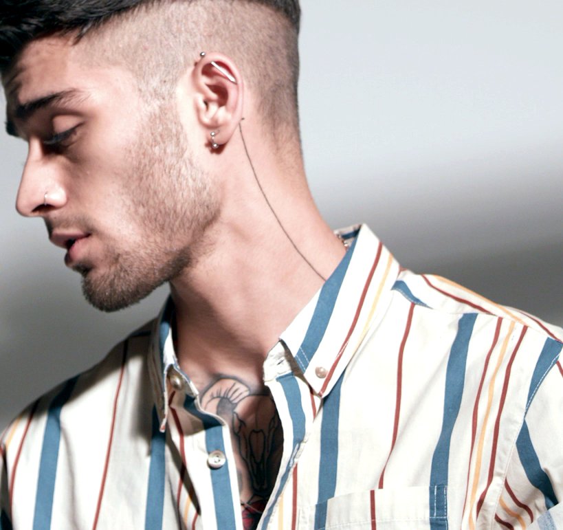 zaynsthread's tweet photo. The long T (⁠◕⁠દ⁠◕⁠)! i miss his raw neck (w/o tatts) https://t.co/84qaossb0P