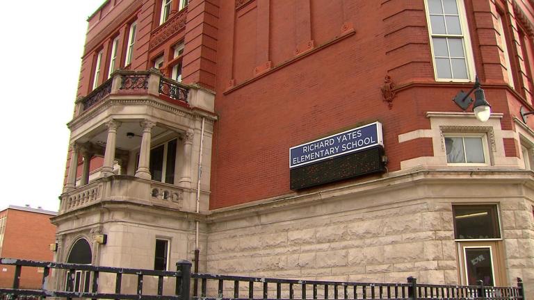 A security guard at a Logan Square elementary school is the third former police officer identified by @WTTW News who was hired at Chicago Public Schools after appearing on the city of Chicago do-not-hire list. news.wttw.com/2023/11/15/sus…